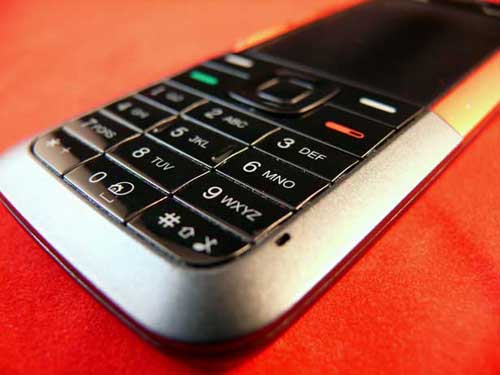 Facebook To Launch New Site For MobilePhones: “Facebook Zero”